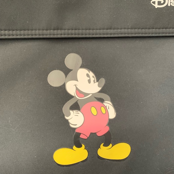 Gently used Targus Mickey Laptop Messenger Bag - Picture 2 of 10